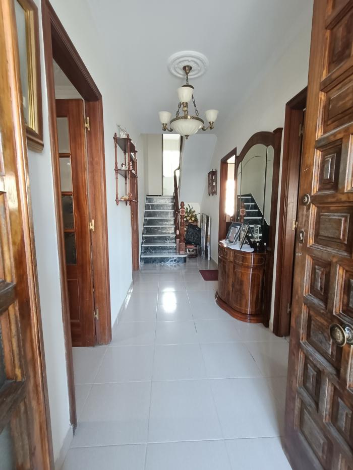 Se vende casa con jardín trasero en Ribeira
